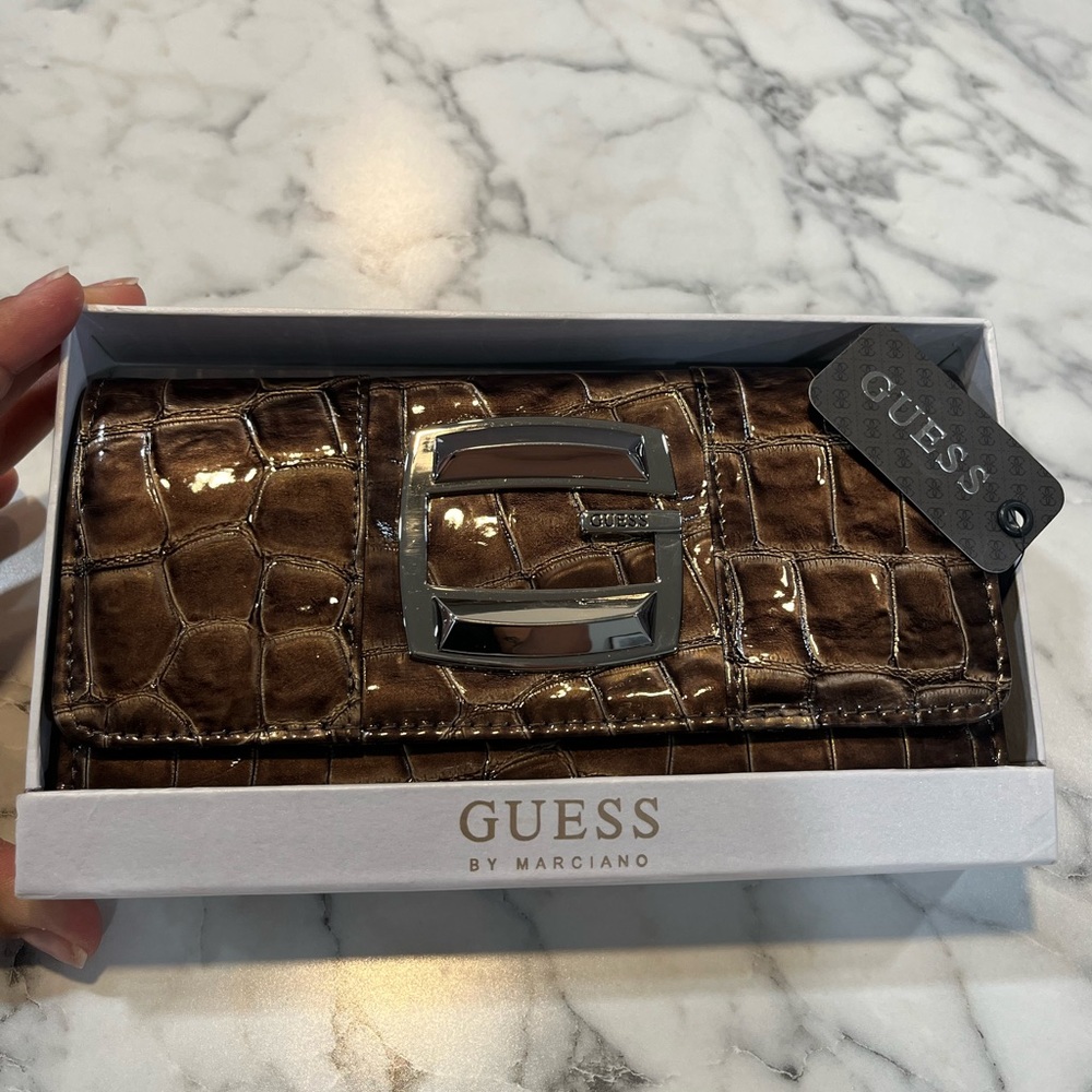 Guess Wallet - Picture 2 of 5